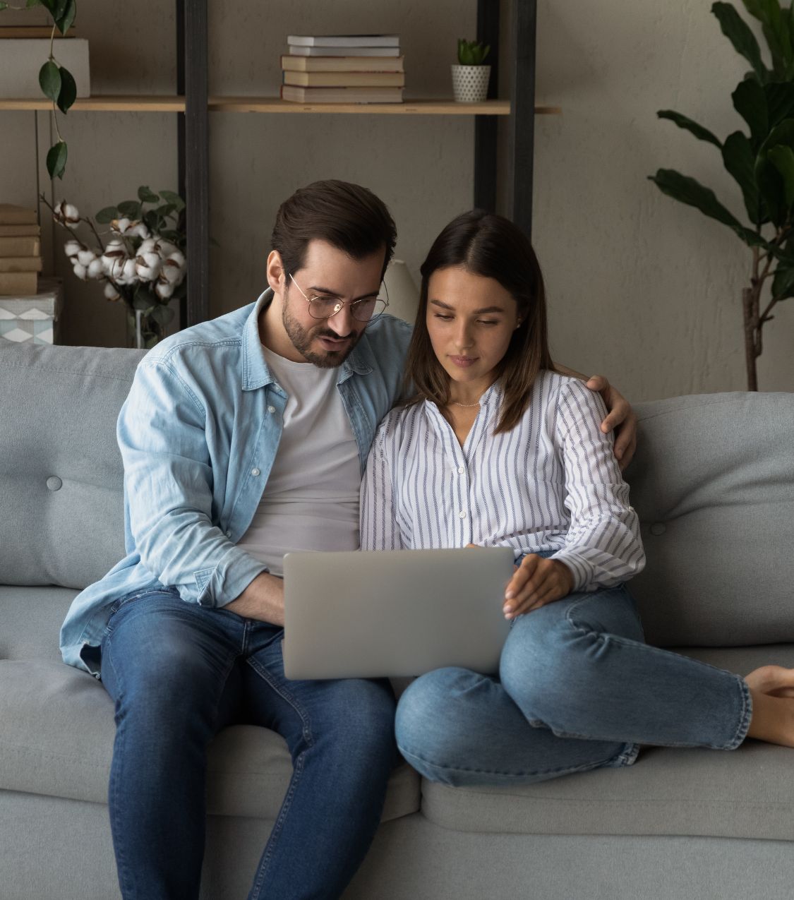A couple sit in front of a computer for online couples therapy. Virtual Marriage Counseling is effective from home in Florida, Miami, Orlando, West Palm Beach, Tampa, and Weston. Schedule your session today.